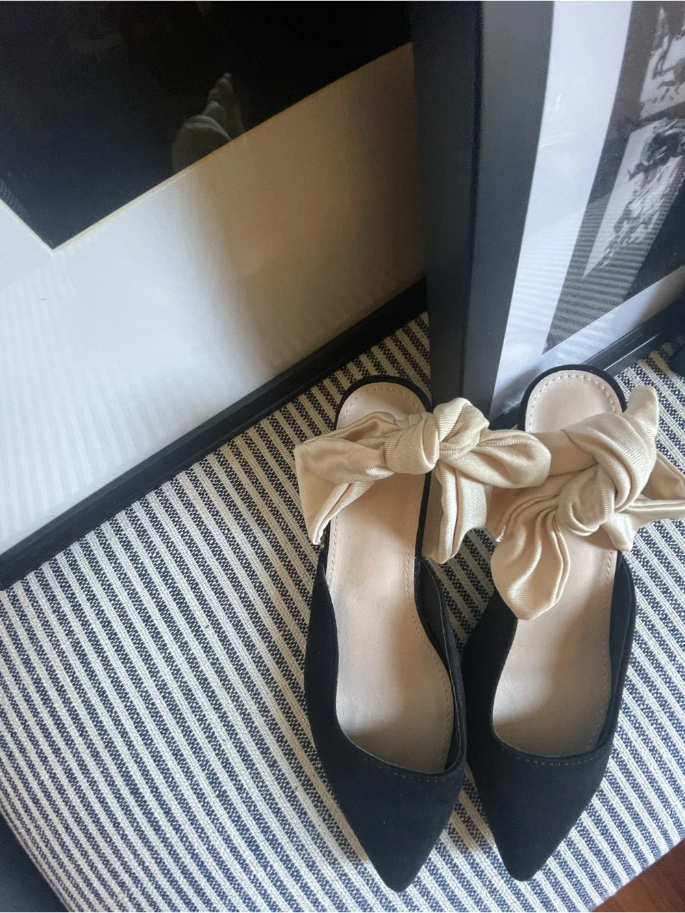 Black Pointed Toe Mule with Kitten Heels Cream Bow Accent - Picture 2 of 5